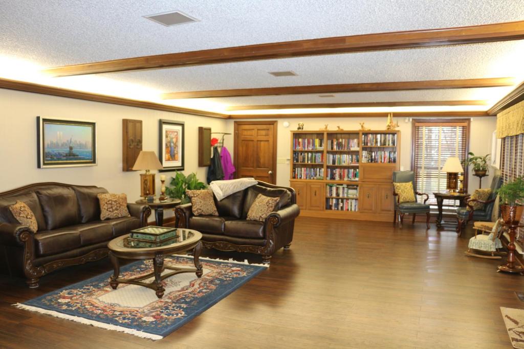 Cedar Grove Inn photo 2