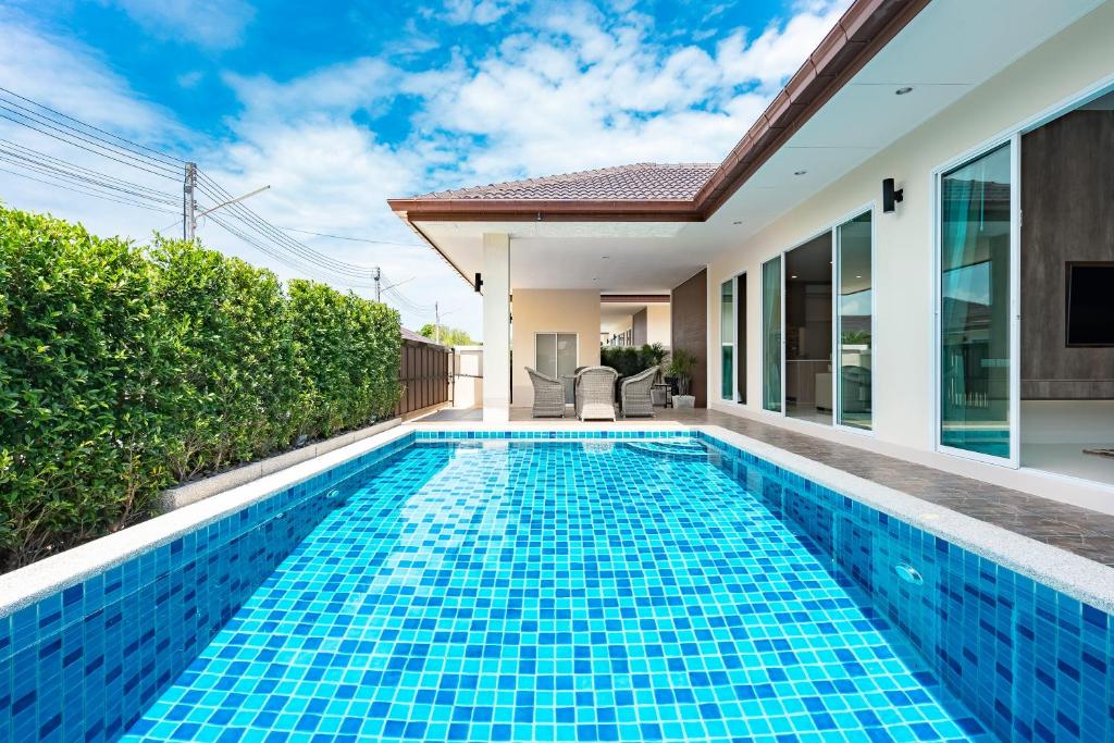 Luxury Pool Villa A18 / 3BR 6-8 persons photo 2