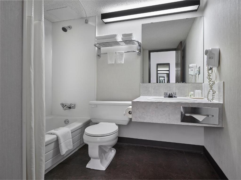 Crestwood Hotel photo 2