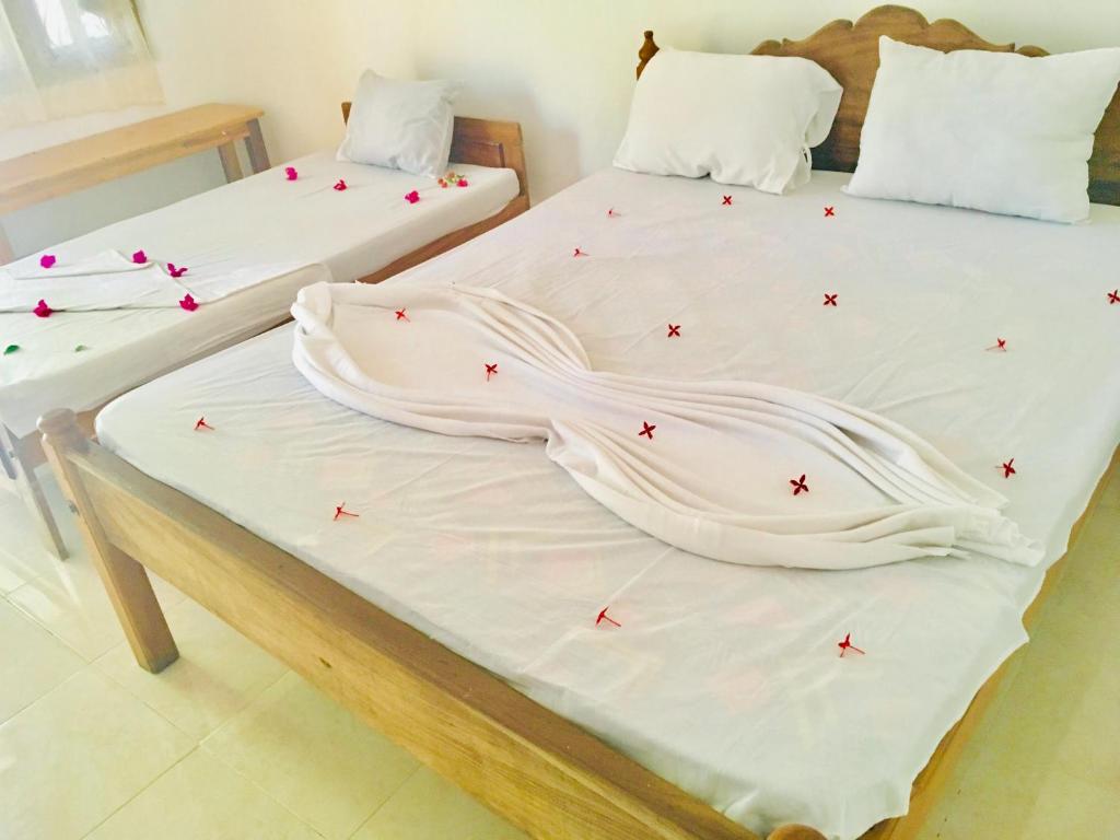 Shashini Guest House - Tap to explore photos