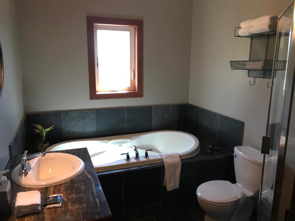 Wesbert Winery & Guest Suites photo 2