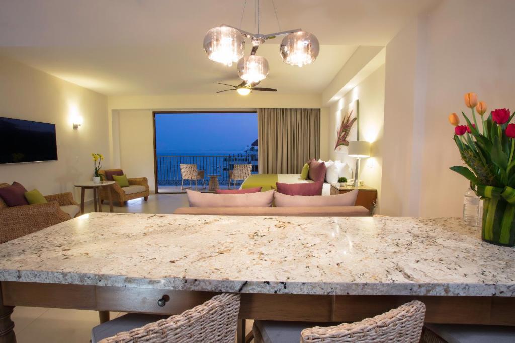 Сьюит (Полулюкс с видом на океан), Almar Resort Luxury LGBT Beach Front Experience