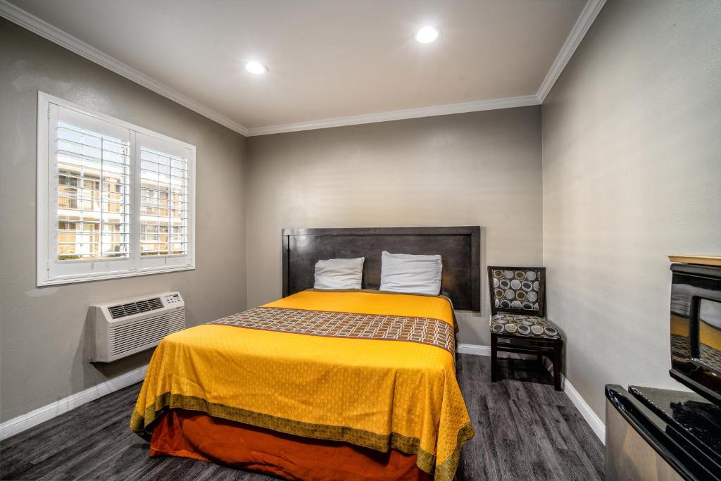 Regency Inn & Suites image