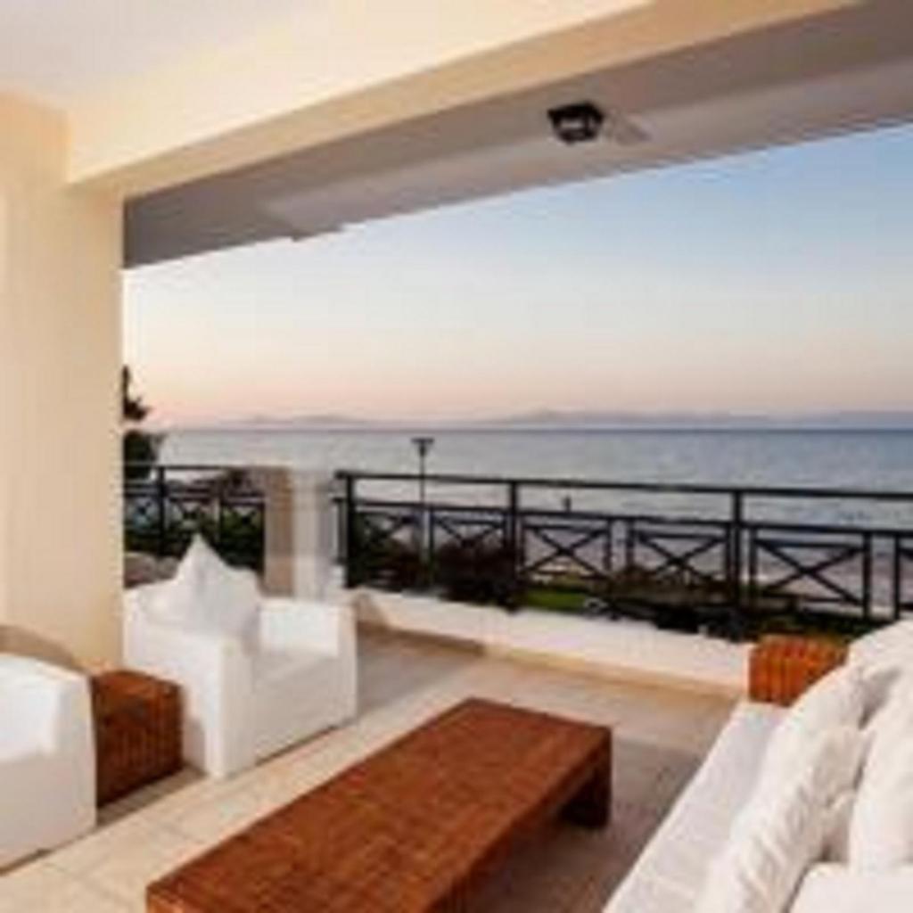 SeaRene Deluxe Seafront Maisonette photo 3
