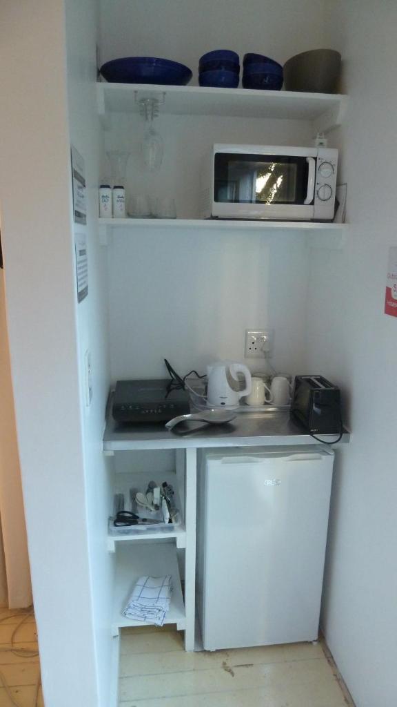4 on Highworth Apartments and Studios photo 3