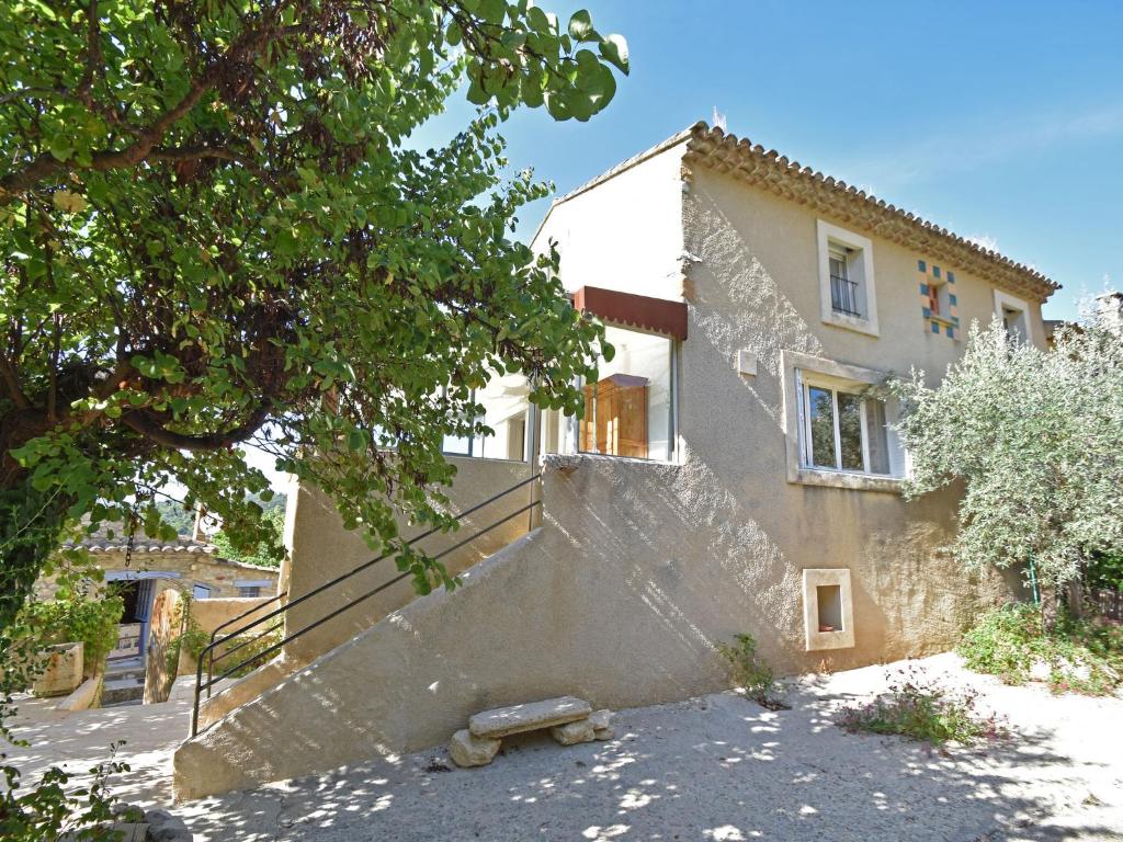 Gorgeous Villa in Malaucene with a River Nearby photo 3