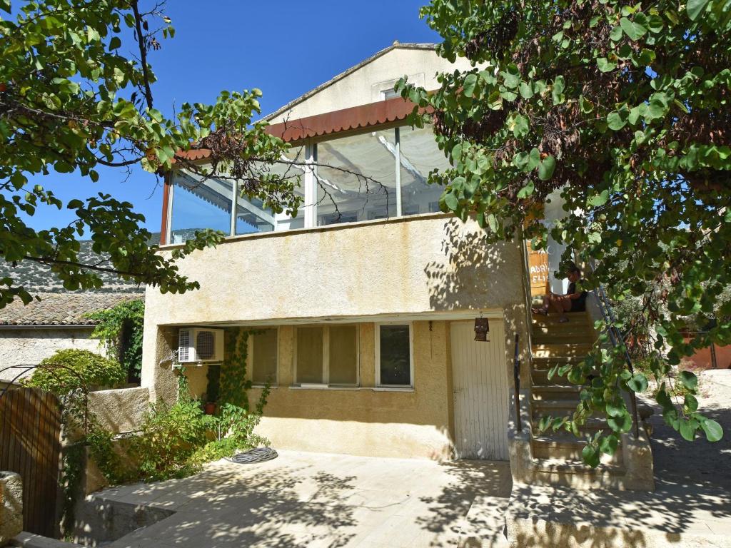 Gorgeous Villa in Malaucene with a River Nearby photo 4