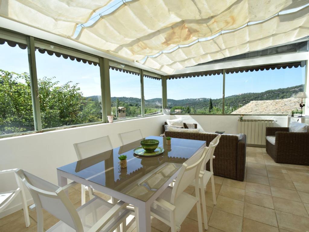 Gorgeous Villa in Malaucene with a River Nearby photo 2