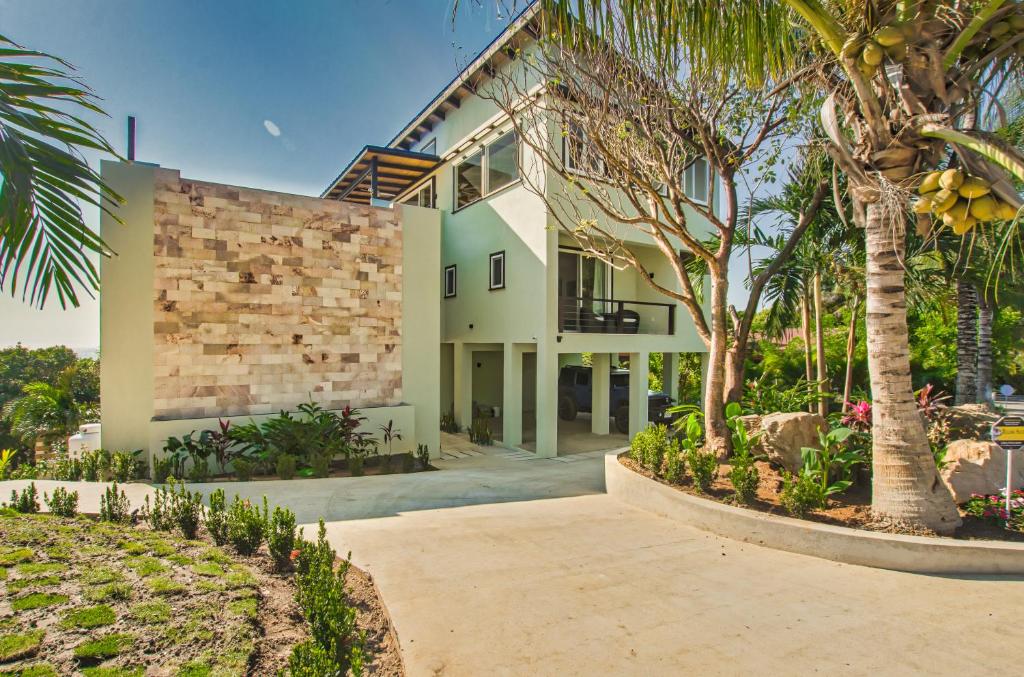 Villa Topaz Above West Bay With 360 Degree Views! 3 Bedrooms photo 1