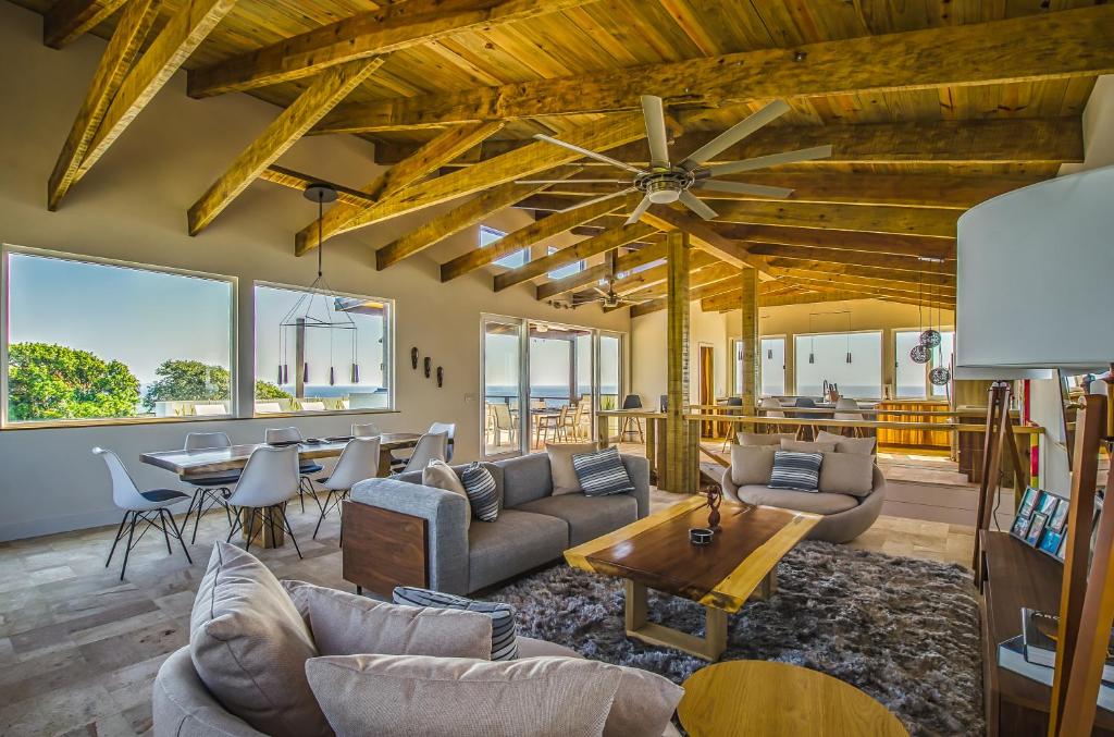 Villa Topaz Above West Bay with 360 Degree Views! 4 Bedroom Option photo 3