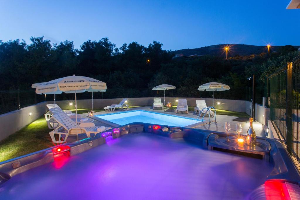 Villa Honey photo 1