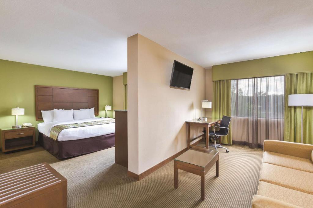 La Quinta Inn by Wyndham Austin North photo 1