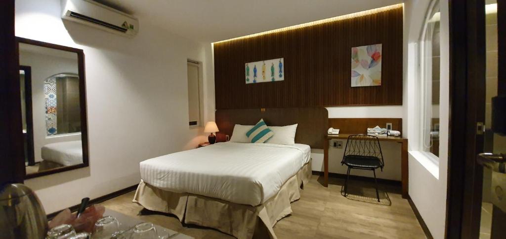 Двухместный (Улучшенный номер с кроватью размера «king-size»), Santori Hotel Da Nang Bay