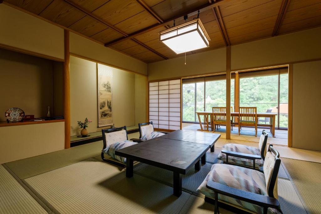 Tachibana Shikitei photo 1