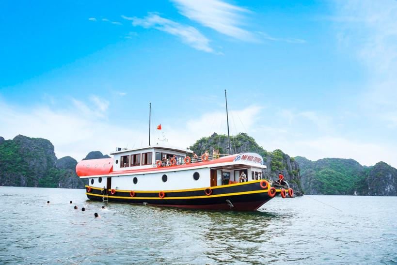 Cat Ba Cruise