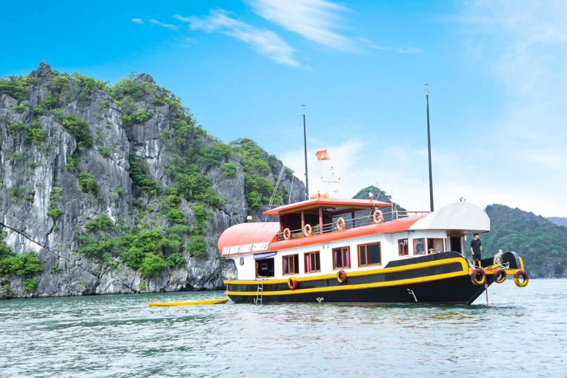 Cat Ba Cruise