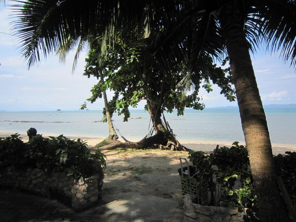 Номер (Бунгало - С видом на пляж), Pine Bungalow Krabi