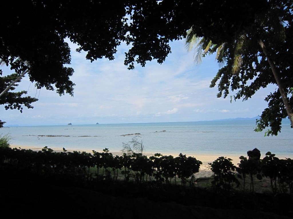 Номер (Бунгало - С видом на пляж), Pine Bungalow Krabi
