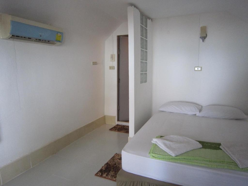 Номер (Бунгало - С видом на пляж), Pine Bungalow Krabi