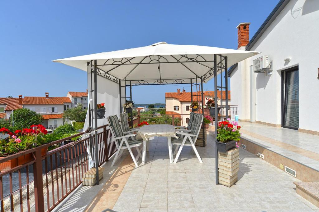 Apartments Fazana 765 photo 2