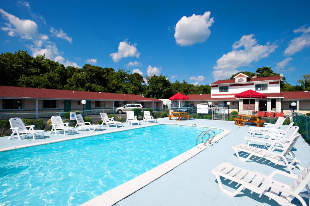 Economy Motel Inn & Suites image