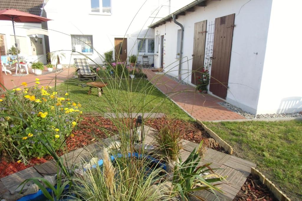 ostseenahe Gartenidylle EG photo 3