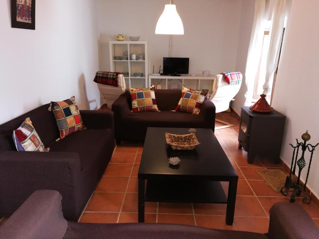Casa en pueblo de montes de Málaga a 15km de playa photo 1