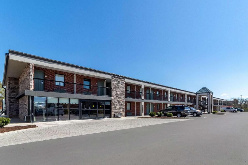 Quality Inn and Suites photo 2