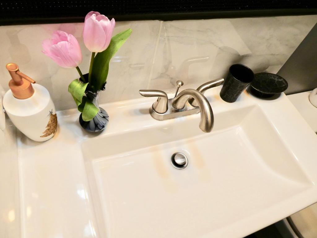 Belle Neige Suites: Whistler photo 2