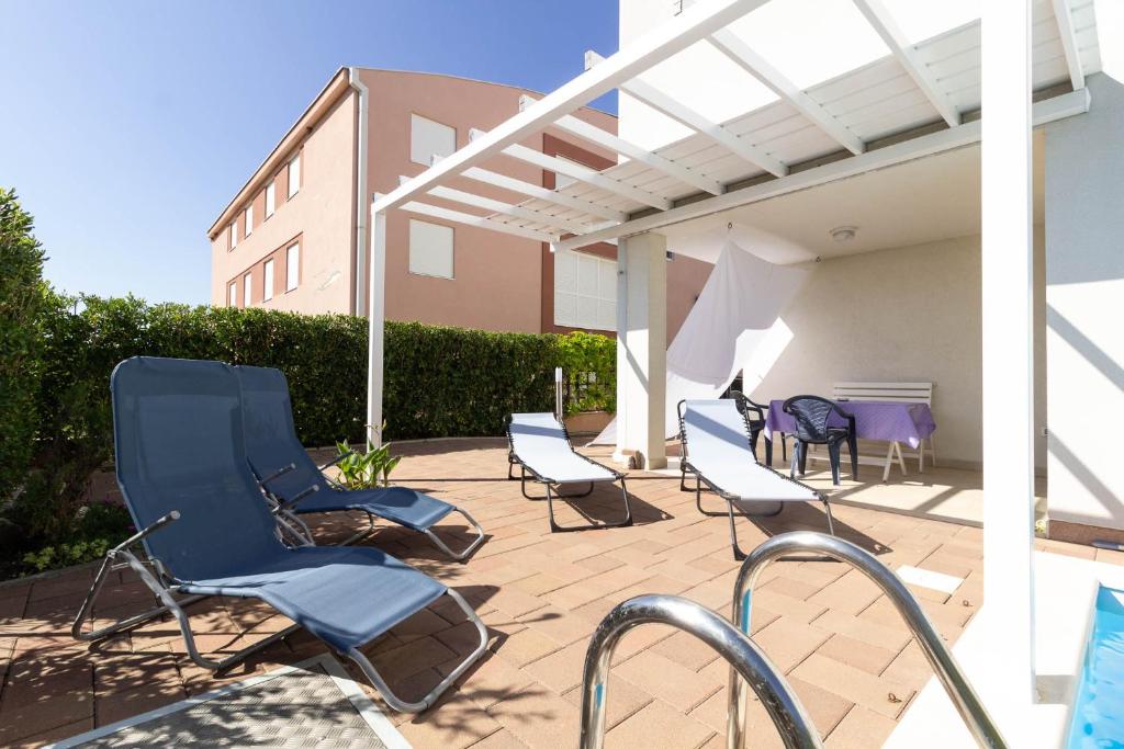 Apartment with private pool photo 2