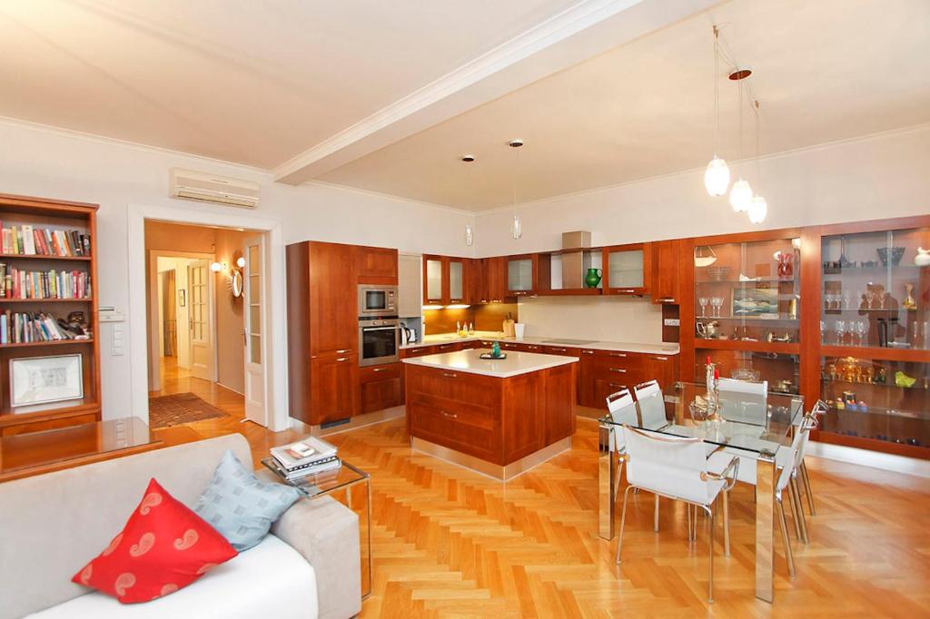Spacious elegance in the heart of Old Town photo 3