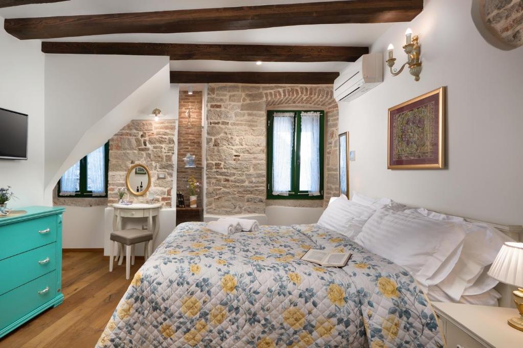 Monterosso Old Town photo 2