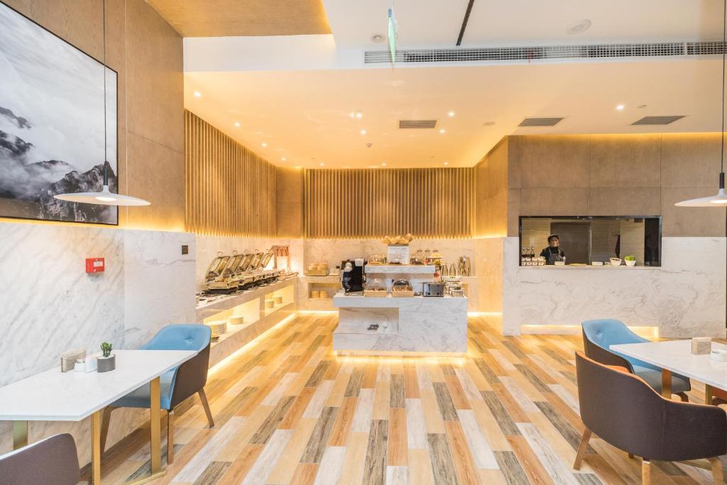 Atour Hotel Huaibei City Government Plaza photo 3