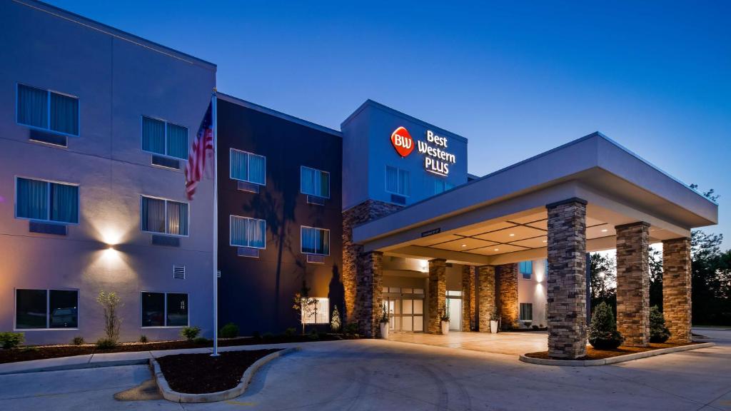 Best Western Plus Parkside Inn & Suites image