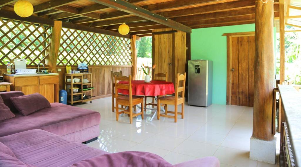 Hotel & Cabinas Nadine photo 2