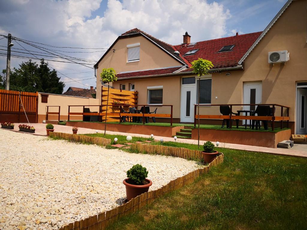 Green Garden Plus Apartman photo 4