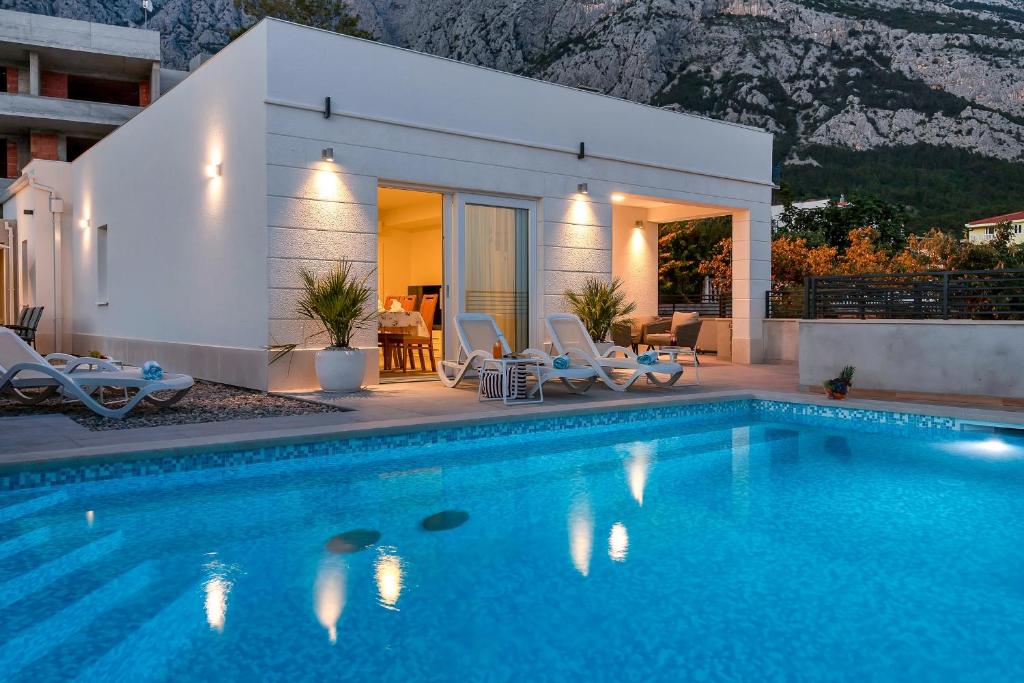 Villa Violet with Salt water pool photo 1