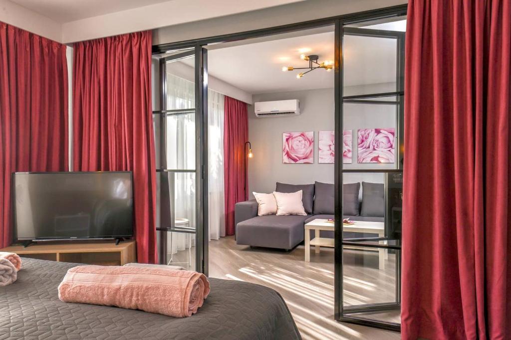 ROSÉ one bedroom designer apartment in city centre by Flat Mаnager, Sofia