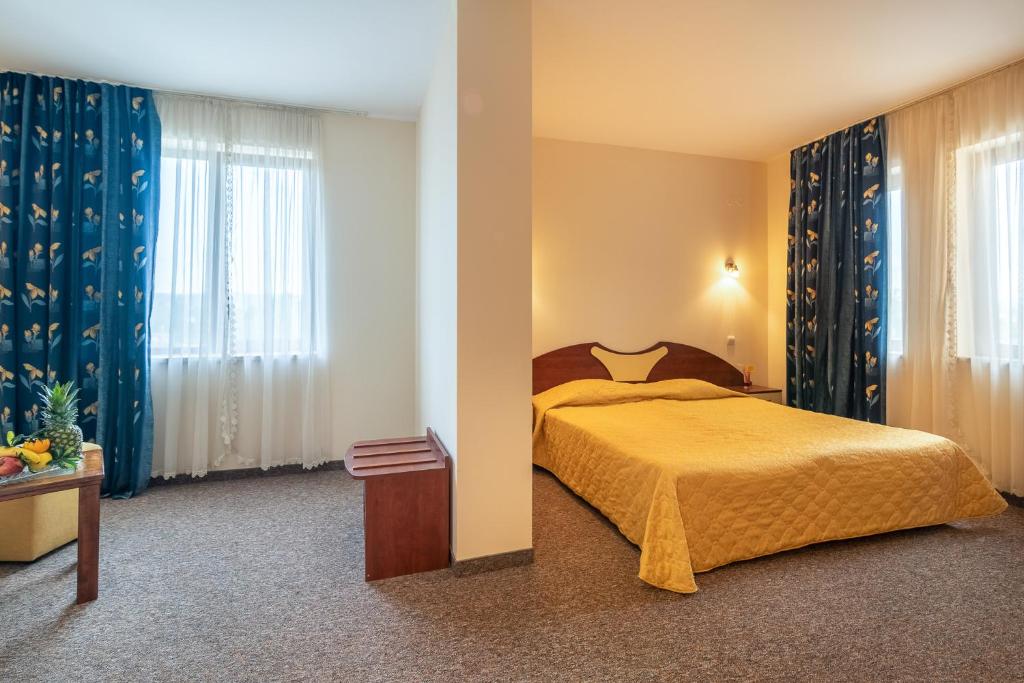 Сьюит (Полулюкс), Adamo Hotel