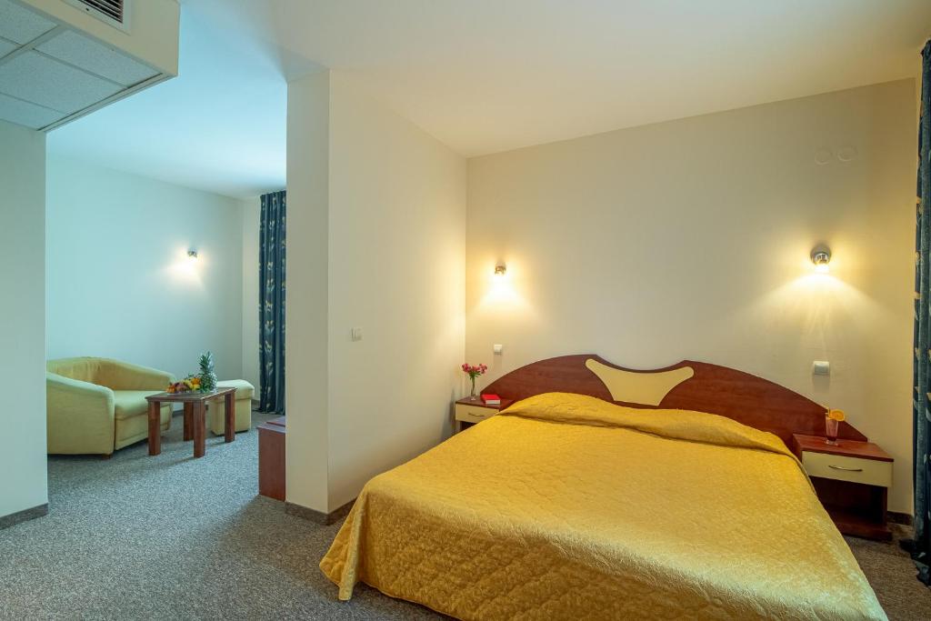 Сьюит (Полулюкс), Adamo Hotel