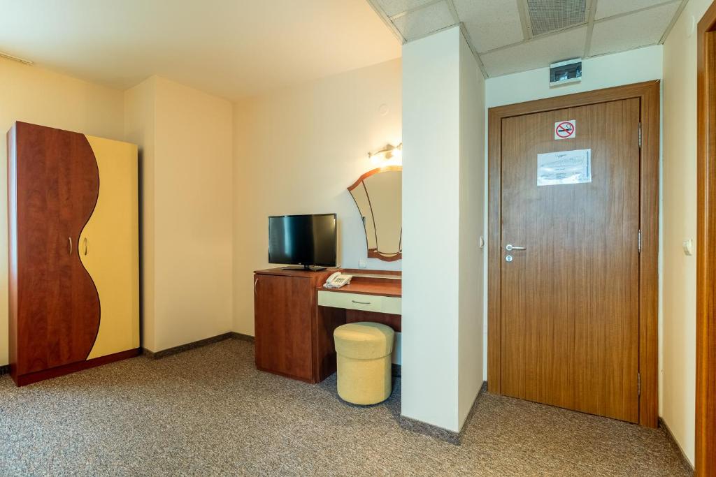 Трехместный (Трехместный номер), Adamo Hotel
