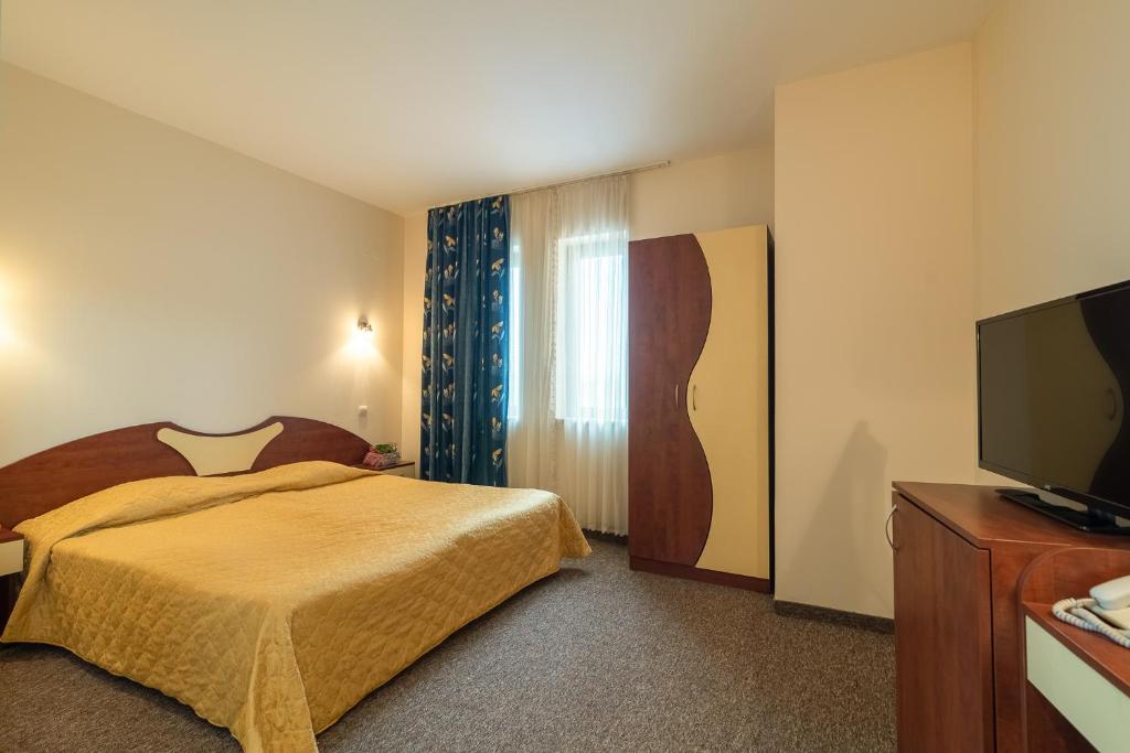 Сьюит (Полулюкс), Adamo Hotel