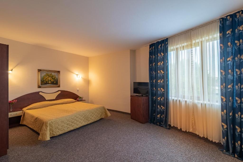 Сьюит (Полулюкс), Adamo Hotel