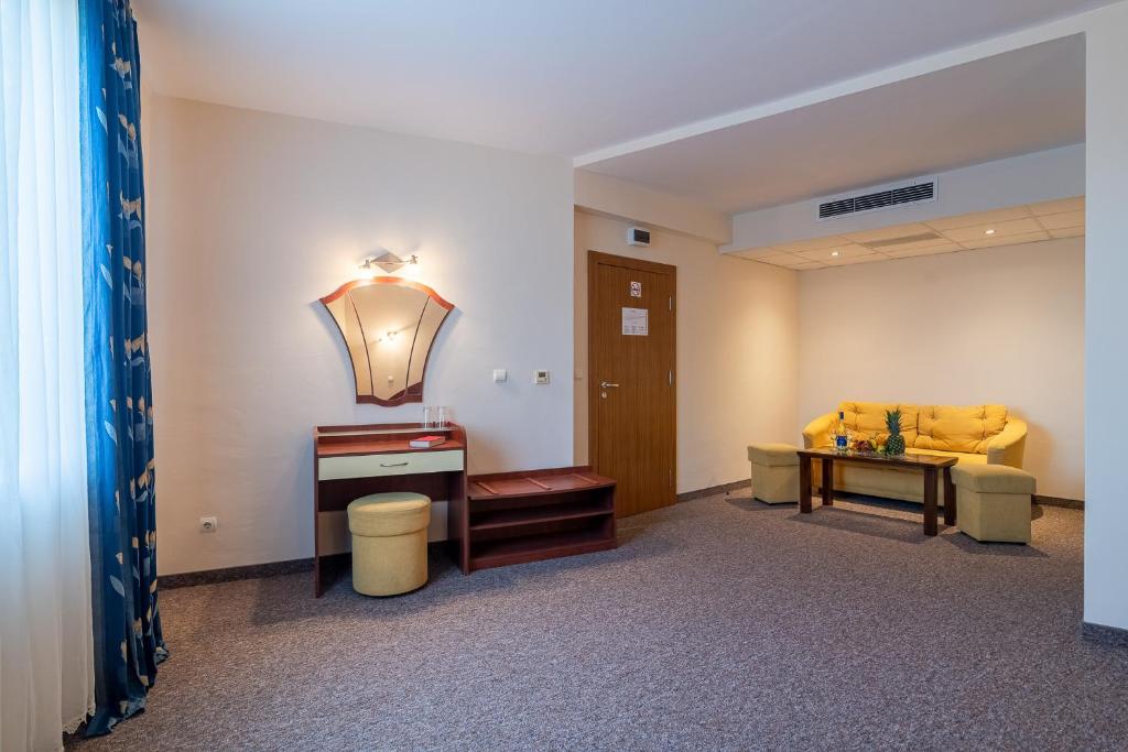 Сьюит (Полулюкс), Adamo Hotel