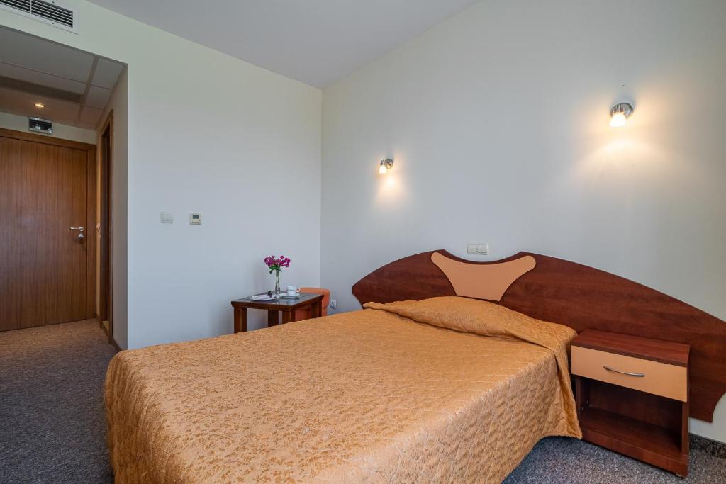 Одноместный (Одноместный номер с видом на озеро), Adamo Hotel