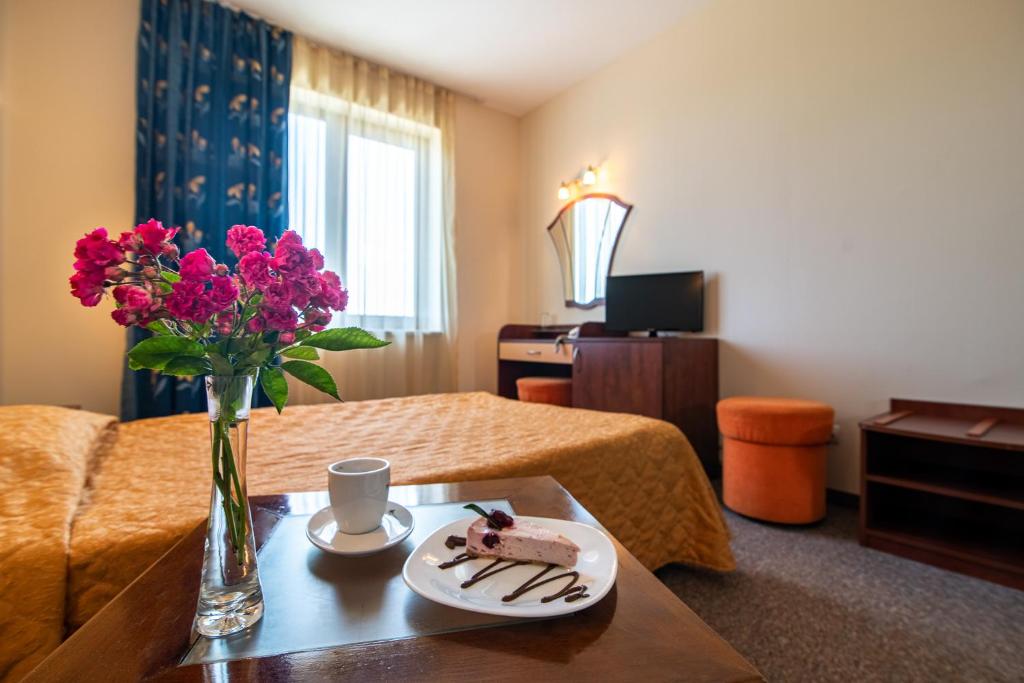 Одноместный (Одноместный номер с видом на озеро), Adamo Hotel