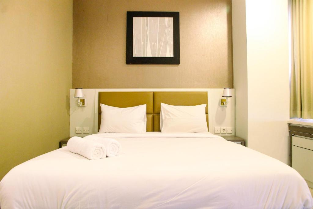 Deluxe and Modern Studio M Gold Tower Apartment By Travelio photo 2