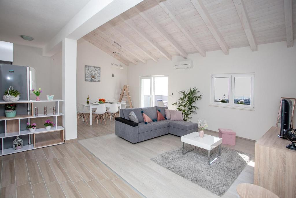 Luxury Sea View Apartment photo 2