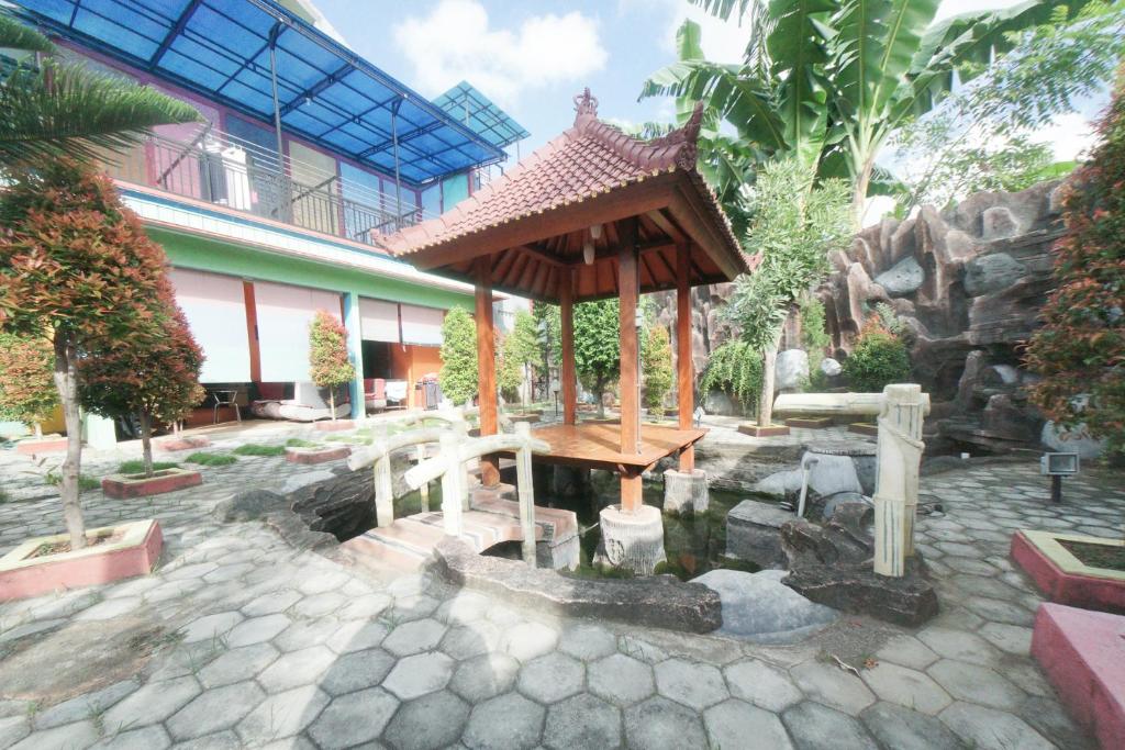 RedDoorz Syariah near Mall Roxy Banyuwangi 2 photo 3