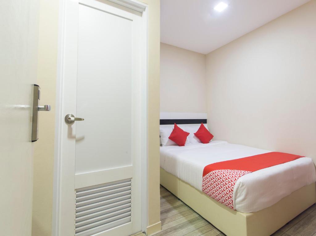 Super OYO 1145 Lea Guest House & Cafe photo 2